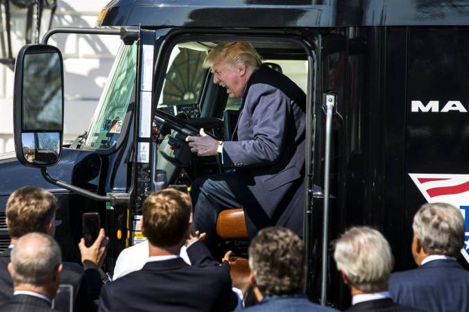 170323-trump-truck-white-house-636p_0010a810c277423f29fba2c33b773261.nbcnews-fp-1200-800