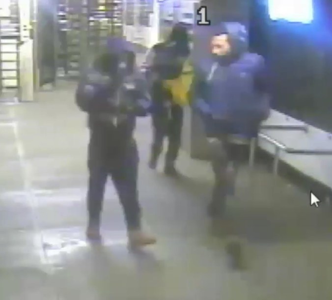 76-18-Robbery-QTS-114-Pct-12-29-17-VIDEO