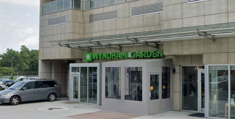 Councilmember Barry Grodenchik will tour the Wyndham Gardens Hotel in Fresh Meadows, where more than 100 people are staying after the city moved them off Rikers Island. Google Maps